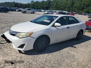 2013 Toyota Camry L with VIN 4T4BF1FK1DR274801, listed as a Copart auction lot 70643985 with 250,803 mi miles and Salvage title. Bid and sale history available at DreamBid. Image 1.