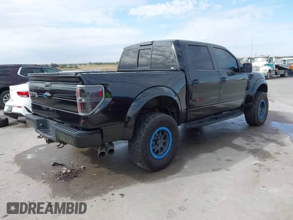 2013 Ford F-150 SVT Raptor z VIN 1FTFW1R68DFC03131, wystawiony jako IAAI lot #43321375 z przebiegiem 162 975 mil mil oraz . Historia ofert i sprzedaży dostępna na DreamBid. Obrazek 4.