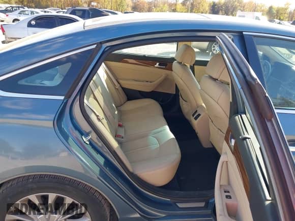 2015 Hyundai Sonata Sport с VIN 5NPE34AFXFH091457, выставлен на аукционе IAAI как лот 43532727 с пробегом 128 726 миль миль и . История ставок и продаж доступна на DreamBid. Изображение 8.