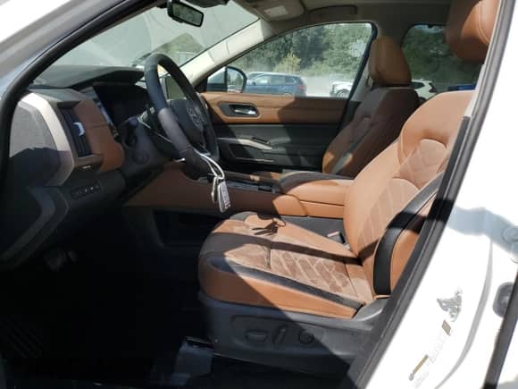 2024 Nissan Pathfinder Platinum with VIN 5N1DR3DJ9RC292976, listed as a Copart auction lot 68870815 with 12,305 mi miles and Salvage title. Bid and sale history available at DreamBid. Image 7.