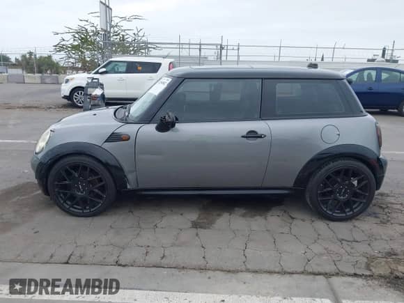 2010 MINI Hardtop with VIN WMWMF3C58ATZ60995, listed as a IAAI auction lot 42454882 with 147,607 mi miles and . Bid and sale history available at DreamBid. Image 15.