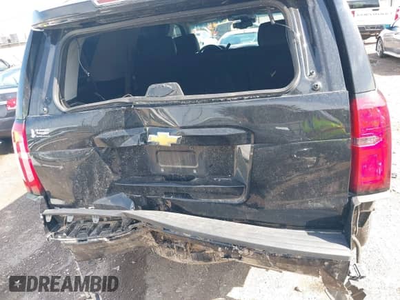 2019 Chevrolet Tahoe LT z VIN 1GNSCBKC2KR122254, wystawiony jako IAAI lot #42725890 z przebiegiem 242 719 mil mil oraz . Historia ofert i sprzedaży dostępna na DreamBid. Obrazek 16.