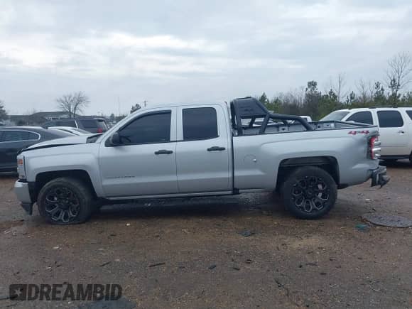 2018 Chevrolet Silverado 1500 Custom with VIN 1GCVKPEH4JZ331264, listed as a IAAI auction lot 41450371 with 83,411 mi miles and . Bid and sale history available at DreamBid. Image 14.