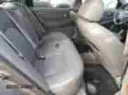 2001 Hyundai Sonata GLS z VIN KMHWF35VX1A372516, wystawiony jako Copart lot #76357494 z przebiegiem 170 642 mil mil oraz Szkoda całkowita • Salvage title. Historia ofert i sprzedaży dostępna na DreamBid. Obrazek 10.
