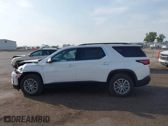 2024 Chevrolet Traverse LT Cloth z VIN 1GNETVKW2RJ132560, wystawiony jako IAAI lot #43233026 z przebiegiem 52 017 mil mil oraz . Historia ofert i sprzedaży dostępna na DreamBid. Obrazek 14.