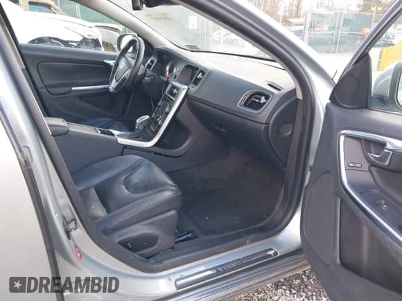 2013 Volvo S60 T5 с VIN YV1612FH8D2176864, выставлен на аукционе IAAI как лот 41876937 с пробегом 208 435 миль миль и . История ставок и продаж доступна на DreamBid. Изображение 5.