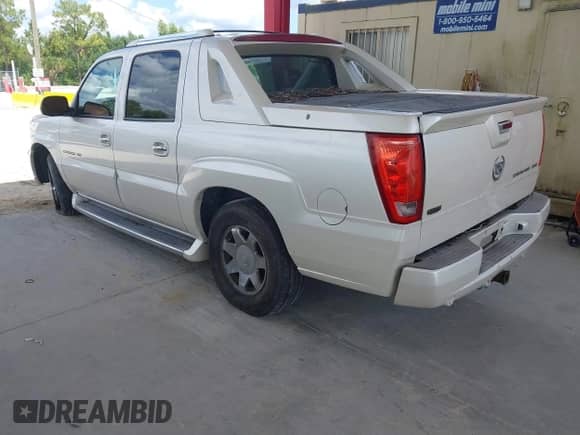 2003 Cadillac Escalade EXT with VIN 3GYEK63N33G153623, listed as a IAAI auction lot 43231377 with 110,519 mi miles and . Bid and sale history available at DreamBid. Image 3.