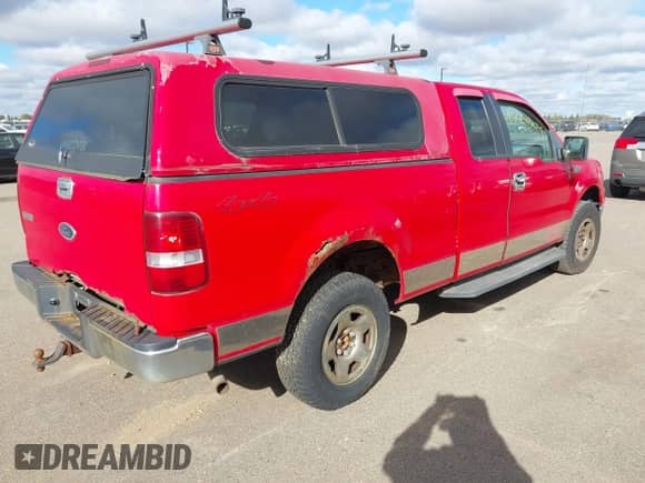 2005 Ford F-150 XLT z VIN 1FTPX14535FB27979, wystawiony jako IAAI lot #43528304 z przebiegiem 344 710 mil mil oraz . Historia ofert i sprzedaży dostępna na DreamBid. Obrazek 4.