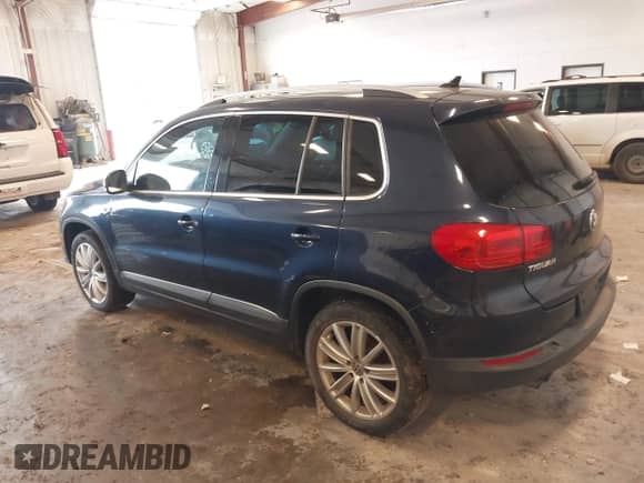 2015 Volkswagen Tiguan S z VIN WVGAV7AX0FW514278, wystawiony jako IAAI lot #43492351 z przebiegiem 128 675 mil mil oraz . Historia ofert i sprzedaży dostępna na DreamBid. Obrazek 3.