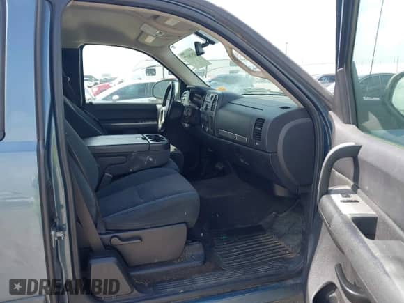 2007 Chevrolet Silverado 1500 1LT with VIN 2GCEC19C271654951, listed as a IAAI auction lot 42538117 with 255,789 mi miles and . Bid and sale history available at DreamBid. Image 5.