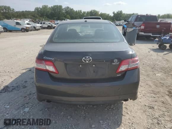 2011 Toyota Camry XLE z VIN 4T1BK3EK2BU626221, wystawiony jako Copart lot #71357095 z przebiegiem 215 504 mil mil oraz Szkoda całkowita • Salvage title. Historia ofert i sprzedaży dostępna na DreamBid. Obrazek 6.