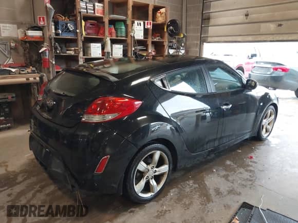 2012 Hyundai Veloster w/Gray Int z VIN KMHTC6AD3CU020230, wystawiony jako IAAI lot #42307281 z przebiegiem 185 002 mil mil oraz . Historia ofert i sprzedaży dostępna na DreamBid. Obrazek 4.