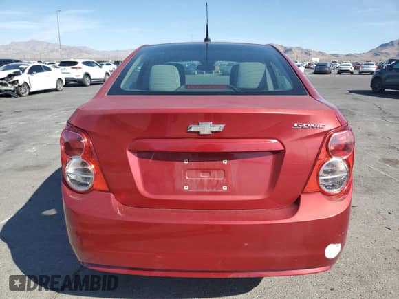 2012 Chevrolet Sonic LS z VIN 1G1JA5SH5C4222752, wystawiony jako Copart lot #69667635 z przebiegiem 86 479 mil mil oraz Szkoda całkowita • Salvage title. Historia ofert i sprzedaży dostępna na DreamBid. Obrazek 6.