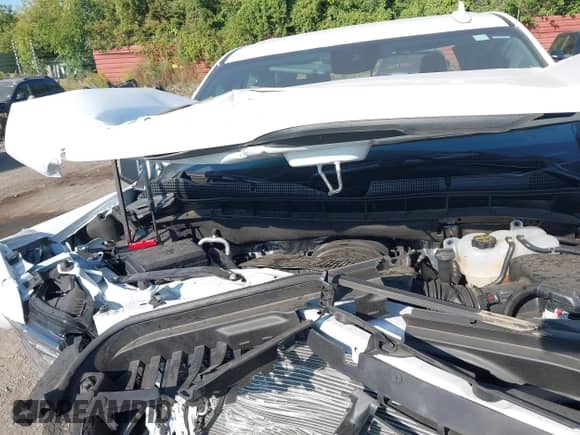 2025 GMC Sierra 1500 SLT with VIN 3GTUUDED7SG247376, listed as a IAAI auction lot 43241240 with 4,091 mi miles and . Bid and sale history available at DreamBid. Image 10.