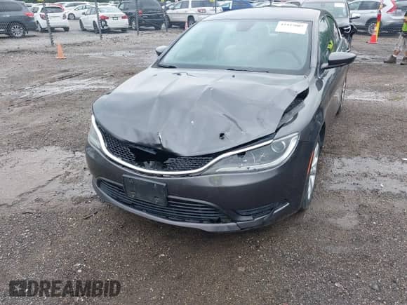 2016 Chrysler 200 Touring z VIN 1C3CCCFB1GN183733, wystawiony jako IAAI lot #42427007 z przebiegiem 144 477 mil mil oraz . Historia ofert i sprzedaży dostępna na DreamBid. Obrazek 6.