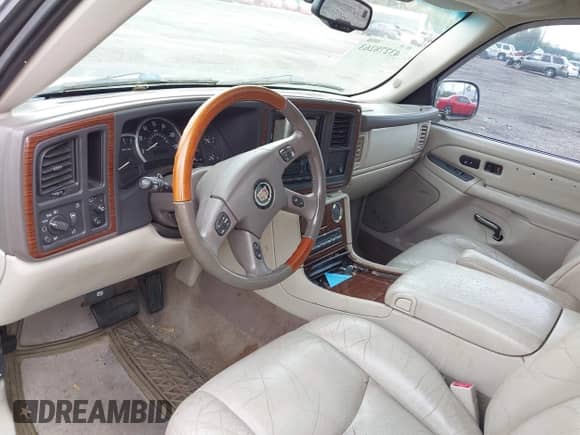 2004 Cadillac Escalade z VIN 1GYEK63N84R287562, wystawiony jako IAAI lot #43278263 z przebiegiem 201 573 mil mil oraz . Historia ofert i sprzedaży dostępna na DreamBid. Obrazek 12.
