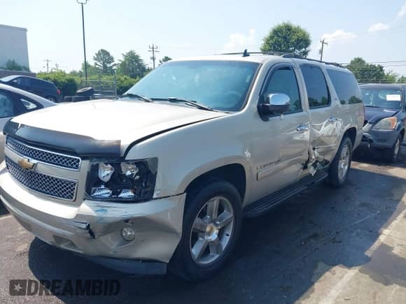 2007 Chevrolet Suburban LT с VIN 3GNFC16027G260735, выставлен на аукционе IAAI как лот 42584003 с пробегом 177 628 миль миль и . История ставок и продаж доступна на DreamBid. Изображение 6.