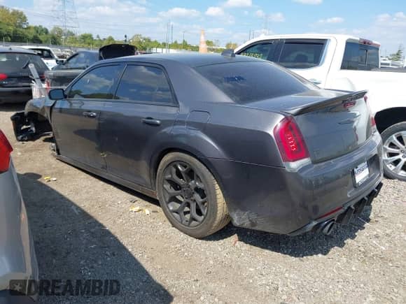 2021 Chrysler 300 S z VIN 2C3CCABT9MH515876, wystawiony jako IAAI lot #43245438 z przebiegiem 45 238 mil mil oraz . Historia ofert i sprzedaży dostępna na DreamBid. Obrazek 3.