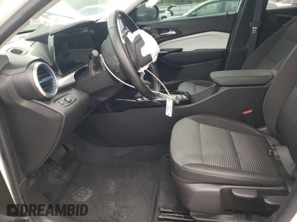 2024 Chevrolet Trax LT с VIN KL77LHE2XRC215585, выставлен на аукционе Copart как лот 83996075 с пробегом 47 514 миль миль и Списание • Salvage title. История ставок и продаж доступна на DreamBid. Изображение 7.