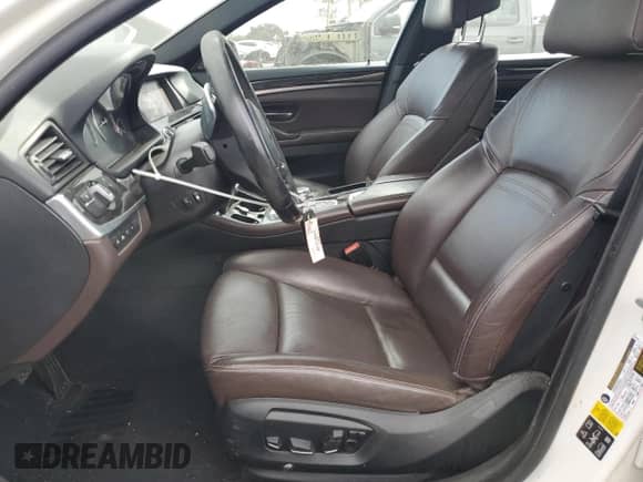 2015 BMW 5 Series 535d xDrive z VIN WBAFV3C55FD687110, wystawiony jako Copart lot #77845114 z przebiegiem 100 135 mil mil oraz Szkoda całkowita • Salvage title. Historia ofert i sprzedaży dostępna na DreamBid. Obrazek 7.