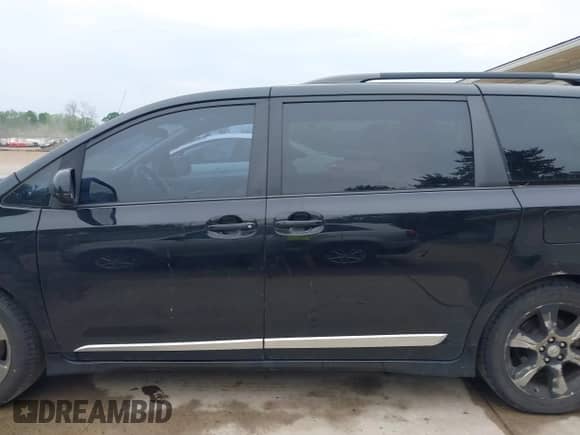 2011 Toyota Sienna SE с VIN 5TDXK3DC9BS119633, выставлен на аукционе IAAI как лот 42421246 с пробегом 240 949 миль миль и . История ставок и продаж доступна на DreamBid. Изображение 15.