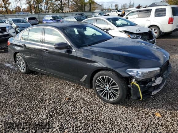 2019 BMW 5 Series 540i xDrive z VIN WBAJE7C51KWW19189, wystawiony jako Copart lot #89460225 z przebiegiem 68 236 mil mil oraz Szkoda całkowita • Salvage title. Historia ofert i sprzedaży dostępna na DreamBid. Obrazek 4.