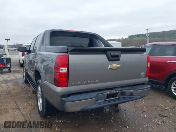 2008 Chevrolet Avalanche LTZ with VIN 3GNFK12378G166886, listed as a IAAI auction lot 41861844 with 175,075 mi miles and . Bid and sale history available at DreamBid. Image 3.