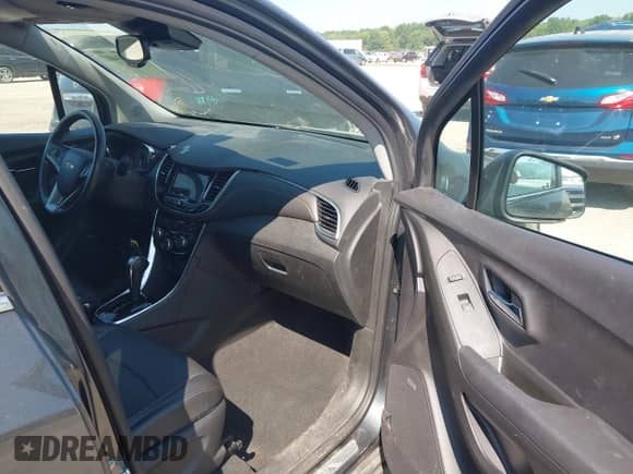 2018 Chevrolet Trax Premier with VIN 3GNCJMSB0JL290008, listed as a IAAI auction lot 43003407 with 113,095 mi miles and . Bid and sale history available at DreamBid. Image 5.