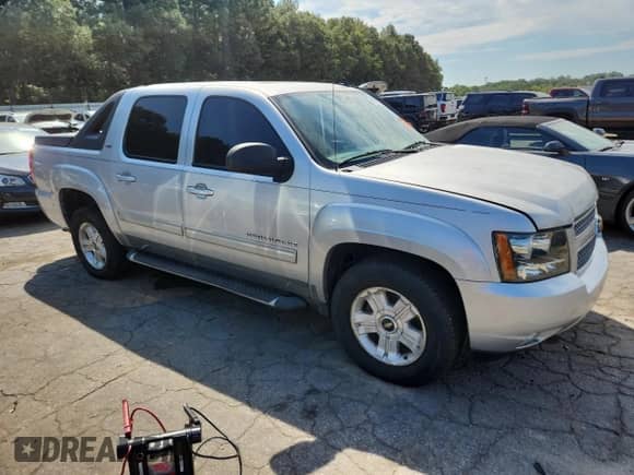 2010 Chevrolet Avalanche LT z VIN 3GNVKFE05AG243268, wystawiony jako Copart lot #71022125 z przebiegiem 251 988 mil mil oraz Szkoda całkowita • Salvage title. Historia ofert i sprzedaży dostępna na DreamBid. Obrazek 4.