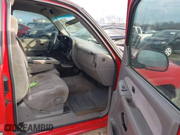 2000 Chevrolet Silverado 1500 LS с VIN 1GCEC19VXYZ296668, выставлен на аукционе IAAI как лот 41548815 с пробегом 285 873 миль миль и . История ставок и продаж доступна на DreamBid. Изображение 5.