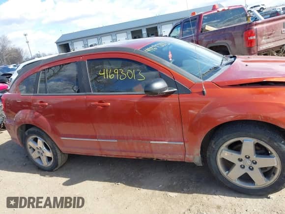 2008 Dodge Caliber R/T с VIN 1B3HB78K58D530255, выставлен на аукционе IAAI как лот 41693013 с пробегом 241 000 миль миль и . История ставок и продаж доступна на DreamBid. Изображение 14.
