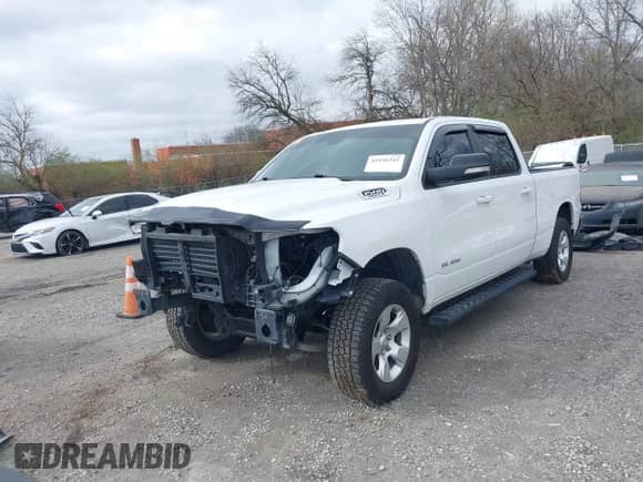 2021 Ram 1500 Big Horn z VIN 1C6SRFMT4MN815288, wystawiony jako IAAI lot #41930342 z przebiegiem 112 502 mil mil oraz . Historia ofert i sprzedaży dostępna na DreamBid. Obrazek 2.