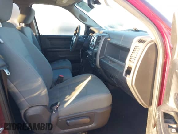 2018 Ram 1500 Express с VIN 1C6RR7FT3JS171975, выставлен на аукционе IAAI как лот 41331130 с пробегом 137 501 миль миль и . История ставок и продаж доступна на DreamBid. Изображение 5.