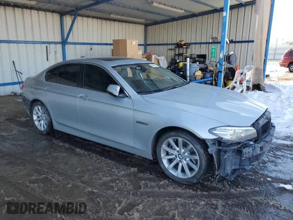 2015 BMW 5 Series 535d xDrive z VIN WBAFV3C50FD686494, wystawiony jako Copart lot #45601615 z przebiegiem 128 181 mil mil oraz Szkoda całkowita • Salvage title. Historia ofert i sprzedaży dostępna na DreamBid. Obrazek 4.