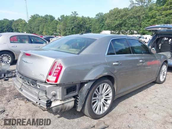 2014 Chrysler 300 C z VIN 2C3CCAEG6EH220900, wystawiony jako IAAI lot #43080522 z przebiegiem 153 817 mil mil oraz . Historia ofert i sprzedaży dostępna na DreamBid. Obrazek 4.