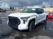 2024 Toyota Tundra Limited z VIN 5TFWA5DB9RX217552, wystawiony jako IAAI lot #41588555 z przebiegiem 3 216 mil mil oraz . Historia ofert i sprzedaży dostępna na DreamBid. Obrazek 2.