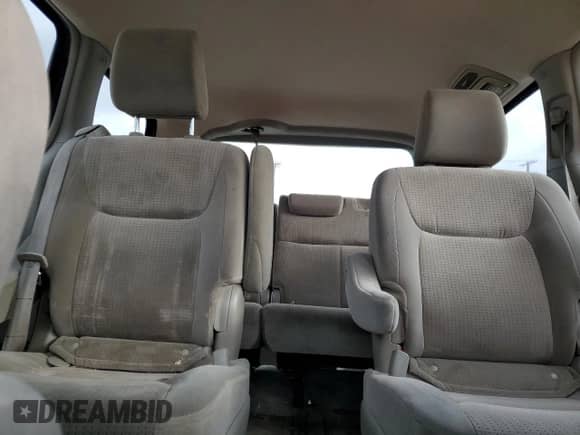 2010 Toyota Sienna CE z VIN 5TDKK4CC9AS341928, wystawiony jako Copart lot #86047675 z przebiegiem 169 006 mil mil oraz Szkoda całkowita • Salvage title. Historia ofert i sprzedaży dostępna na DreamBid. Obrazek 10.