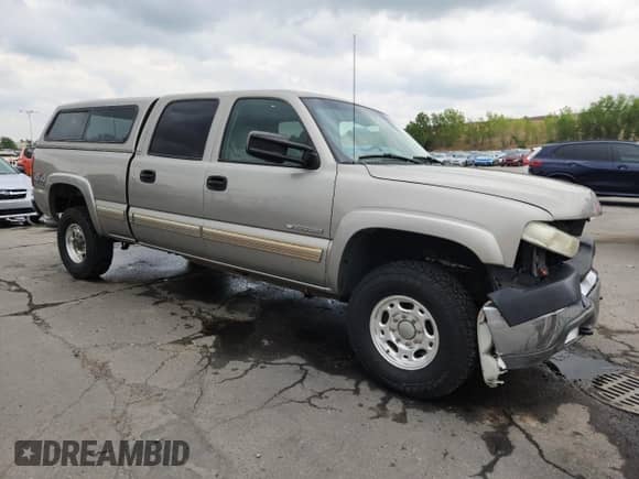 2002 Chevrolet Silverado 2500HD LS с VIN 1GCHK23U12F154935, выставлен на аукционе Copart как лот 70275405 с пробегом 334 991 миль миль и Списание • Salvage title. История ставок и продаж доступна на DreamBid. Изображение 4.