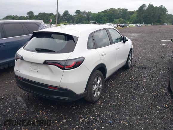 2025 Honda HR-V LX with VIN 3CZRZ2H39SM773177, listed as a IAAI auction lot 42706656 with 871 mi miles and . Bid and sale history available at DreamBid. Image 4.