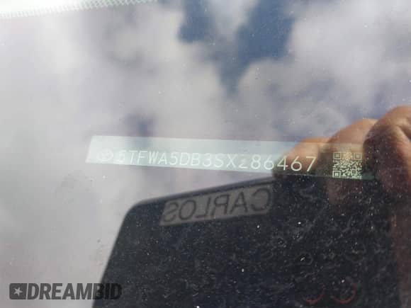 2025 Toyota Tundra SR5 z VIN 5TFWA5DB3SX286467, wystawiony jako IAAI lot #43203208 z przebiegiem Nie podano mil oraz . Historia ofert i sprzedaży dostępna na DreamBid. Obrazek 9.