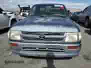 1997 Toyota Tacoma z VIN 4TAVL52N5VZ285036, wystawiony jako Copart lot #85907835 z przebiegiem 306 339 mil mil oraz Czysty tytuł • Clean title. Historia ofert i sprzedaży dostępna na DreamBid. Obrazek 5.