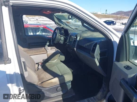 2017 Ford F-150 XL z VIN 1FTEX1EP9HKE40148, wystawiony jako IAAI lot #41395545 z przebiegiem 201 391 mil mil oraz . Historia ofert i sprzedaży dostępna na DreamBid. Obrazek 5.