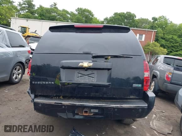 2011 Chevrolet Suburban LTZ with VIN 1GNSKKE39BR197628, listed as a IAAI auction lot 42530172 with 272,406 mi miles and . Bid and sale history available at DreamBid. Image 17.