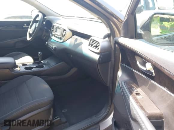 2018 Kia Sorento LX with VIN 5XYPG4A35JG374366, listed as a IAAI auction lot 42315823 with 95,874 mi miles and . Bid and sale history available at DreamBid. Image 5.