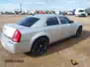 2005 Chrysler 300 Touring z VIN 2C3JA53G45H633437, wystawiony jako IAAI lot #43254457 z przebiegiem 197 106 mil mil oraz . Historia ofert i sprzedaży dostępna na DreamBid. Obrazek 4.