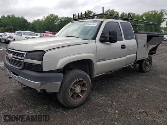 2005 Chevrolet Silverado 3500 z VIN 1GBHK39U65E184282, wystawiony jako Copart lot #80160925 z przebiegiem 283 383 mil mil oraz Nie do naprawy • Non repairable. Historia ofert i sprzedaży dostępna na DreamBid. Obrazek 2.
