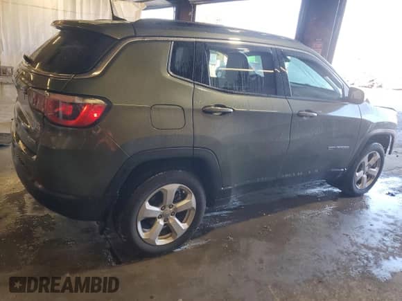 2021 Jeep Compass Latitude z VIN 3C4NJDBB4MT530098, wystawiony jako Copart lot #87050205 z przebiegiem 81 828 mil mil oraz Szkoda całkowita • Salvage title. Historia ofert i sprzedaży dostępna na DreamBid. Obrazek 3.
