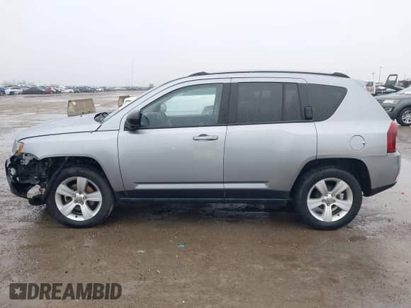 2017 Jeep Compass Sport с VIN 1C4NJCBA7HD124023, выставлен на аукционе IAAI как лот 41436187 с пробегом Не указан миль и . История ставок и продаж доступна на DreamBid. Изображение 14.