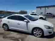 2013 Volvo S60 T6 R-Design Platinum с VIN YV1902FHXD2179720, выставлен на аукционе Copart как лот 56236895 с пробегом 150 128 миль миль и Списание • Salvage title. История ставок и продаж доступна на DreamBid. Изображение 4.