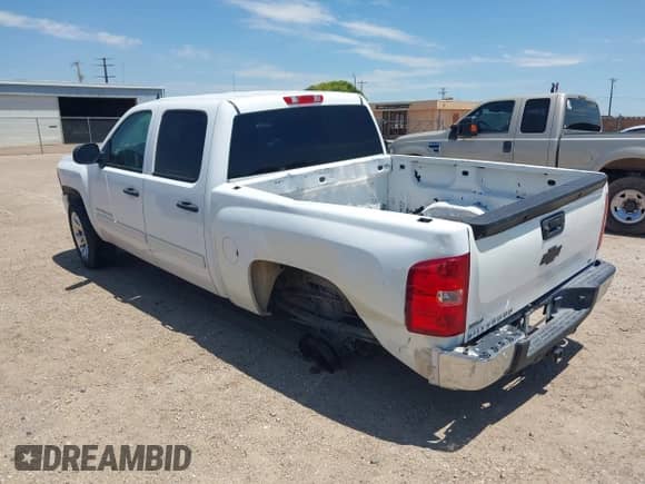 2011 Chevrolet Silverado 1500 LT z VIN 3GCPCSE03BG180213, wystawiony jako IAAI lot #42673283 z przebiegiem 212 762 mil mil oraz . Historia ofert i sprzedaży dostępna na DreamBid. Obrazek 3.